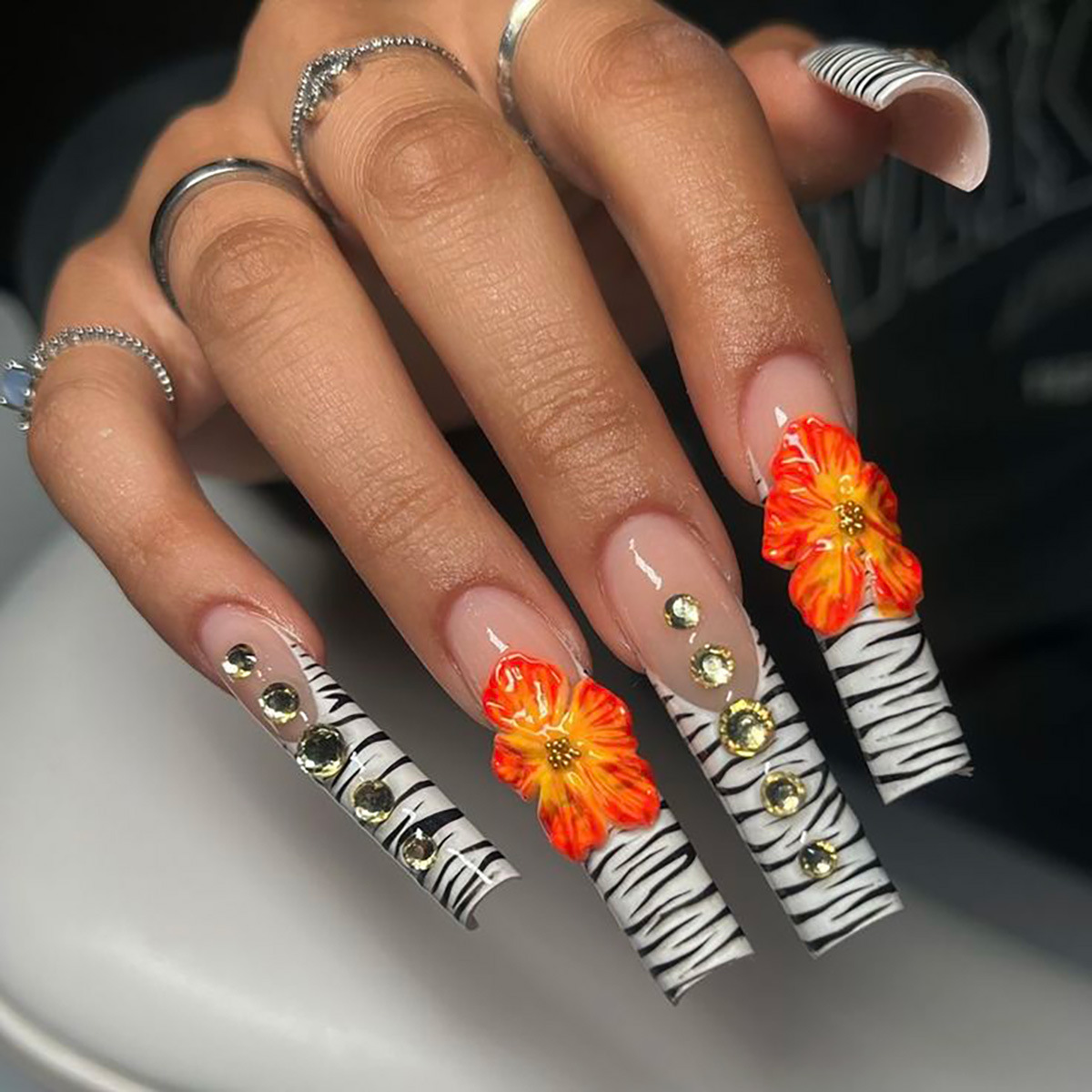 Nail Art Quirky - 24개 꽃무늬 프레스온 네일 아트 라인