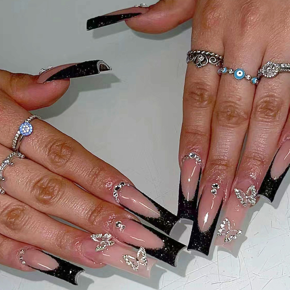24개 블랙 프렌치 가짜 손톱 세트 나비 모양 라인스톤 - Nail Art Quirky 리뷰 및 가격
