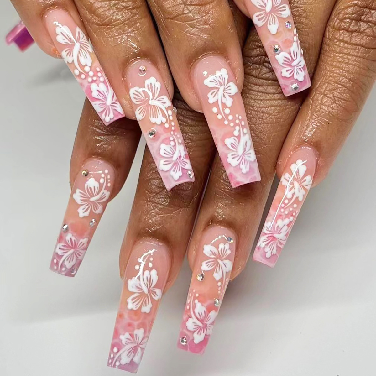 24개 블랙 프렌치 가짜 손톱 세트 나비 모양 라인스톤 - Nail Art Quirky 리뷰 및 가격